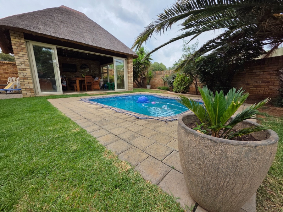 4 Bedroom Property for Sale in Heuwelsig Free State